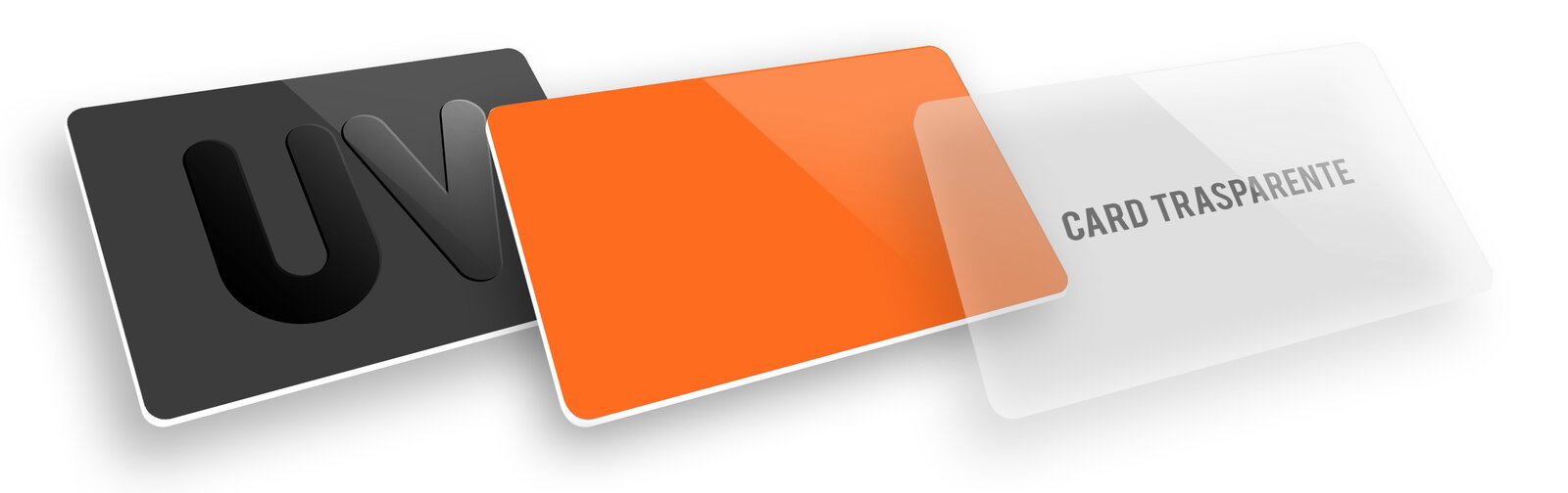 Tre biglietti da visita in PVC uno accanto all'altro: nero con le lettere UV in vernice lucida a rilievo, arancione a fondo pieno e trasparente con la scritta Card trasparente