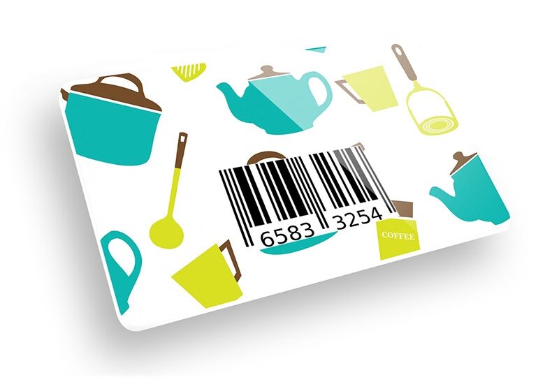 Fidelity card in PVC per un bar, stampata in offset con codice a barre e grafica di teiere, tazze e pentole